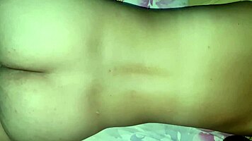 Desi girlfriend Anju's hairy pussy tempts steamy play