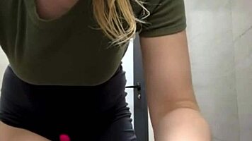 Gym anal plug fingering leads to hardcore orgasm rush