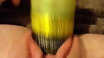 stretch my gaping pussy with this huge hairspray can slut!