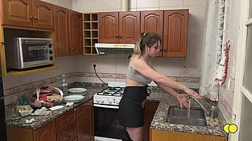 hubby too cheap so i tip the neighbor with deepthroat