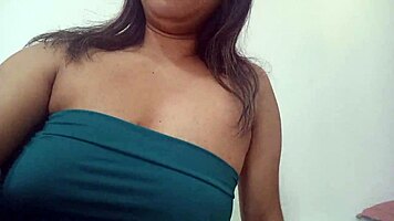 ¡latinas like me are fire, come watch this steamy vid proving how delicious i taste!