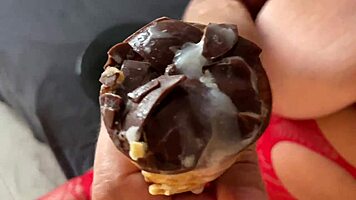 FEMDOM COUGAR SWALLOWS SPERM WITH ICE CREAM IN FOOD FETISH BLOWJOB!