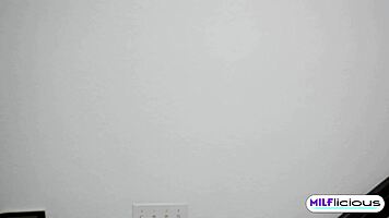 Pizza Guy's Massive Tip from Booty Blonde Milf Trixi Brooks