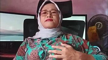 waking up early morning the hijab shemale strokes her cock to orgasm blissfully