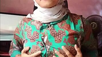 waking up early morning the hijab shemale strokes her cock to orgasm blissfully