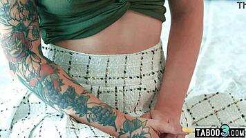 petite stevie moon wakes up slurping bf's big dick! 🔥🍆