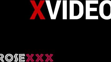 Hey this ebony babe does some hot sensual foreplay on cam 😍🔥