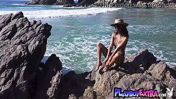 Wow Flexible Latina Carolina Reyes Nudes Beach Flex!