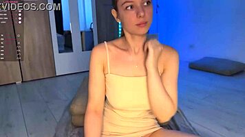 webcam amateur's tight pink shaved pussy stretched to real squirting orgasm