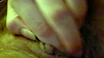 moaning so good with clit vibrator and fingers 😩💦🔥