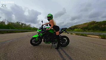 Angie Lynx wild motorbike fuck with pilot Xavi! 🏍️💦😈