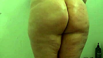 Spying wet bbw milf in shower