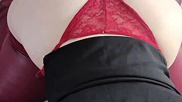 phone captures her sucking while shaking juicy ass