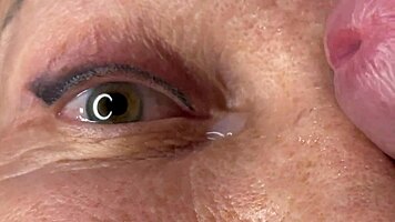 mature lady takes huge facecum load right on her eyes