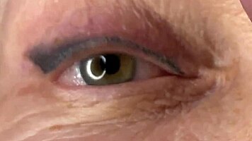 mature lady takes huge facecum load right on her eyes