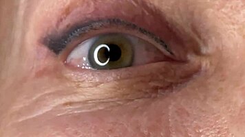 mature lady takes huge facecum load right on her eyes