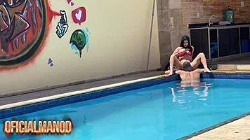 😏 insta famous paraiba babe fucks tattooed stud in pool 🍆💦