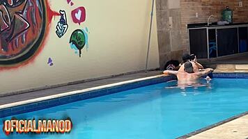 😏 insta famous paraiba babe fucks tattooed stud in pool 🍆💦
