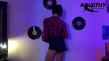 hey boyfriend watch me tease my juicy pussy with toys like a slut