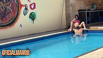 😏 insta famous paraiba babe fucks tattooed stud in pool 🍆💦