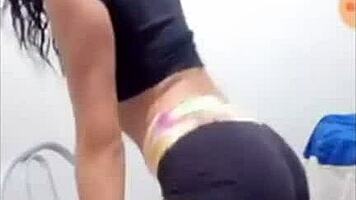 Sexy amateur beauty shakes ass in hot dance
