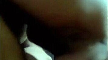 moreninha casada chupou e fodeu gostoso pro amigo do corno