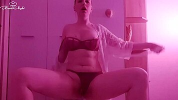 oh god, this horny athletic babe is fingering her wet pussy with a rubber shemale cock