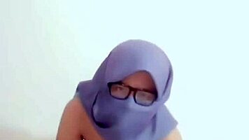 Tante Sexy Indonesia Masturbates Dripping Wet Pussy with Cucumber Toy in Cosplay