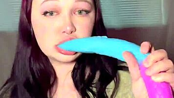 hey check this teen's sloppy messy blowjob 😜💦