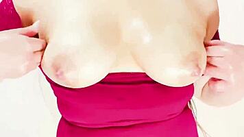 curvy latina puta with huge cameltoe masturbates wet pussy in leggings