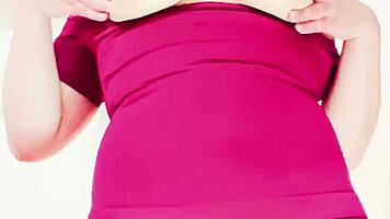 curvy latina puta with huge cameltoe masturbates wet pussy in leggings