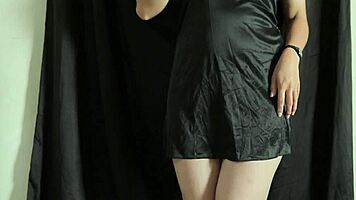 hey check sexy bali babe changing no panties