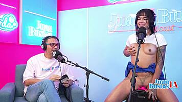 Tattoo artist turned slut ladyyet masturbates to trembling orgasm on machine