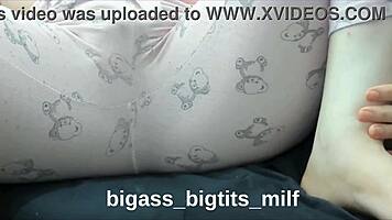 Curvy amateur masturbates solo at home