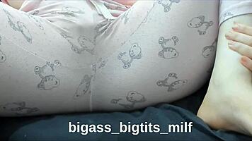 Curvy amateur masturbates solo at home