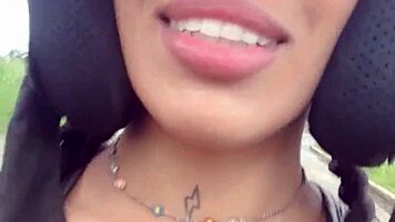 latina tatuada follada por moto taxista