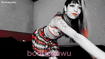 Bonneyuwu Shows College Panties