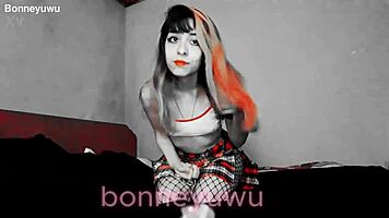 Bonneyuwu Shows College Panties