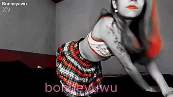 Bonneyuwu Shows College Panties