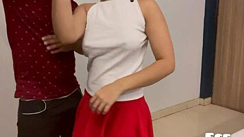 School farewell ke baad boyfriend se mili alisha hotel mein