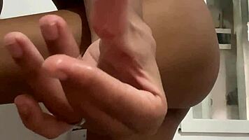 Latina Shows Her Pussy Solo On Camera