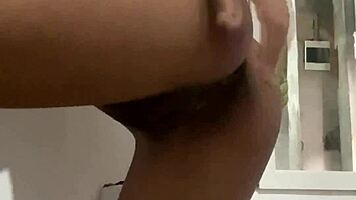 Latina Shows Her Pussy Solo On Camera