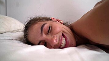 Pregnant Colombian Girl Fucks Nerdy Guy