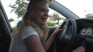 Little summer fingers tight pussy in car