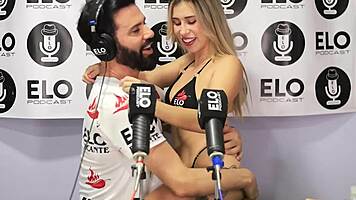  katty blake de atraganta bien rico con una banana