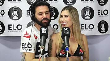  katty blake de atraganta bien rico con una banana