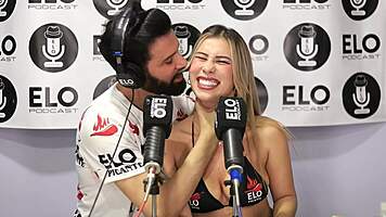  katty blake de atraganta bien rico con una banana
