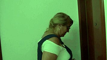 busty mature woman wants sex and asks neighbor for help while naked