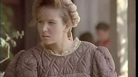 Принцесса жаждет огромный член в винтажной сцене сейчас.