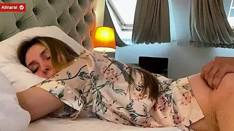 Γαμήθηκε η μητριά στο δωμάτιο ξενοδοχείου μετά το πάρτι με έντονη κρέμα μέσα σε απαγορευμένη ερασιτεχνική συνάντηση;